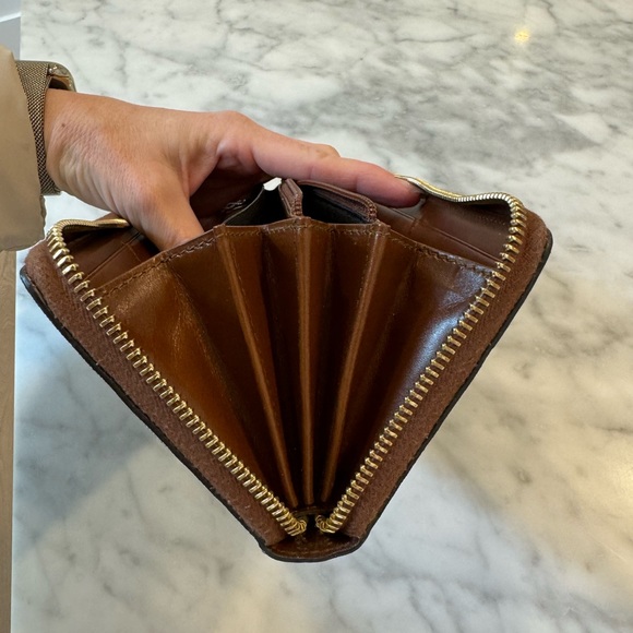 Gucci GG Supreme Tan Monogram Zip Around Wallet - Picture 12 of 12